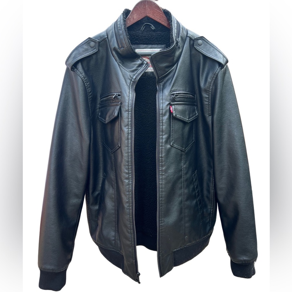 Levi's
Men's Sherpa Lined Faux Leather Aviator Bomber Jacket Size XL